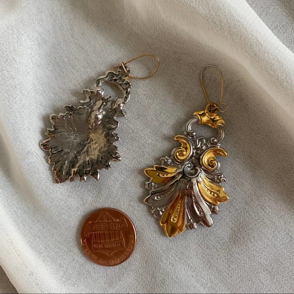VTG Gold Silver Parisian Design Dangle Earrings - Picture 3 of 5
